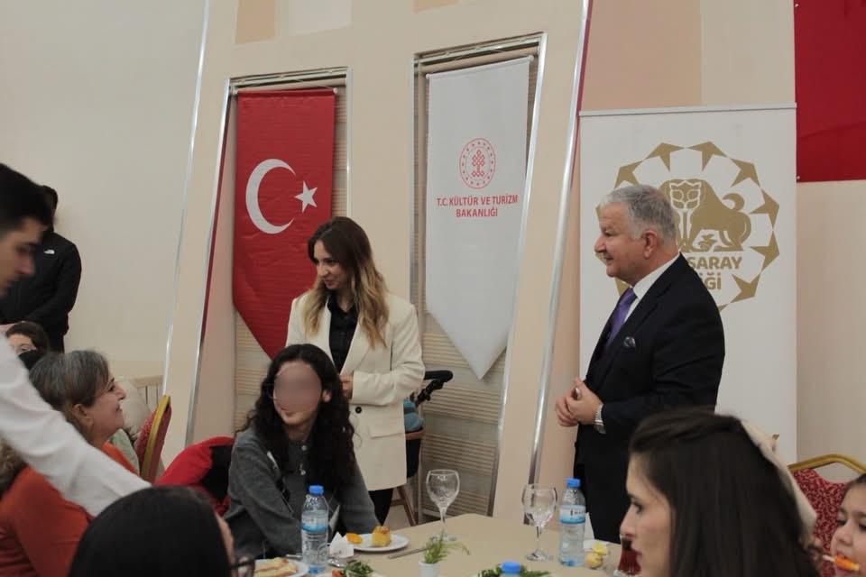 Valilik himayesinde düzenlenen programda yetim çocuklar ve aileleri bir araya