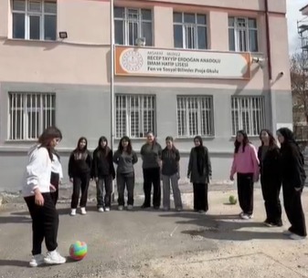 Rap ve ilahi tarzını birleştiren “Hasbi Rabbi” eserinden esinlenen videolar