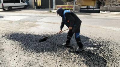 Gülağaç ilçe merkezinde yol bakım çalışmaları aralıksız devam ediyor. Hava