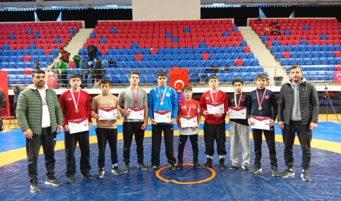 Niğde’de düzenlenen Okul Sporları Yıldızlar Grekoromen Stil Güreş Grup Müsabakaları’nda