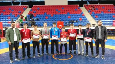 Niğde’de düzenlenen Okul Sporları Yıldızlar Grekoromen Stil Güreş Grup Müsabakaları’nda