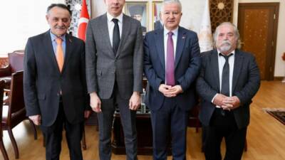 Aslen Aksaraylı olup yıllar önce Kıbrıs’a göç eden Amcaoğlu sülalesinin