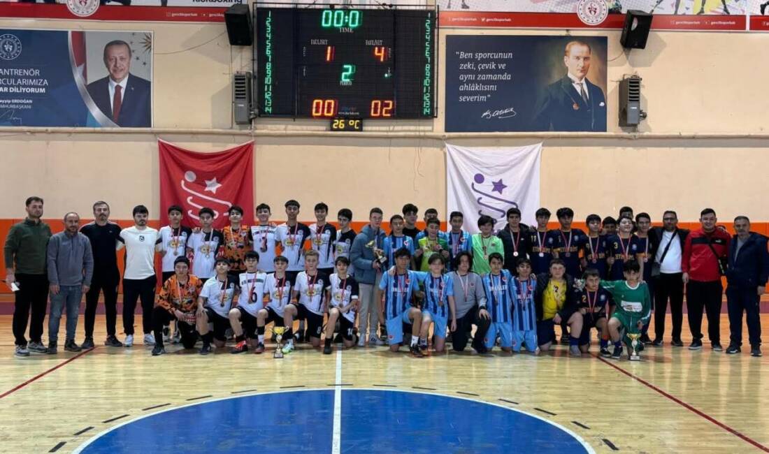 Dağılgan Spor Kompleksi’nde düzenlenen Okul Sporları Yıldızlar Kız-Erkek Futsal İl