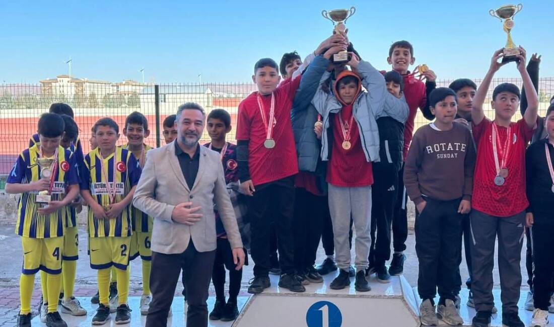 Okul Sporları faaliyet programı kapsamında düzenlenen Puanlı Atletizm Küçük Kızlar