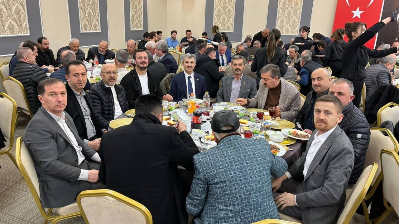AK Parti Aksaray Milletvekili Hüseyin Altınsoy, Sakarya’da düzenlenen Vefa İftar