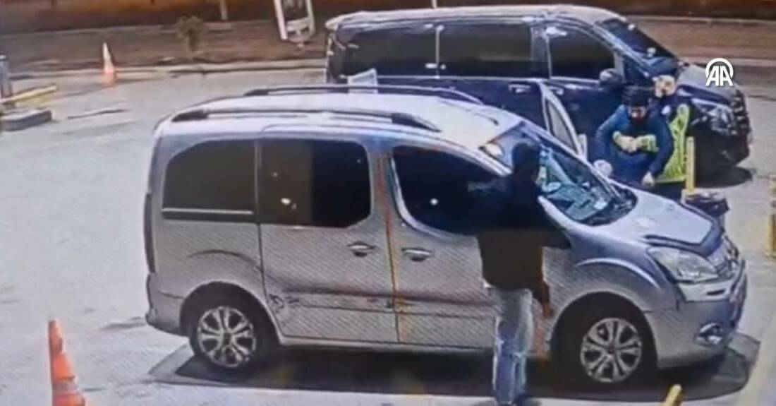 Nevşehir'de boğazına yiyecek kaçan sürücü, aracını durdurarak yardım istediği jandarma