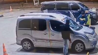 Nevşehir'de boğazına yiyecek kaçan sürücü, aracını durdurarak yardım istediği jandarma