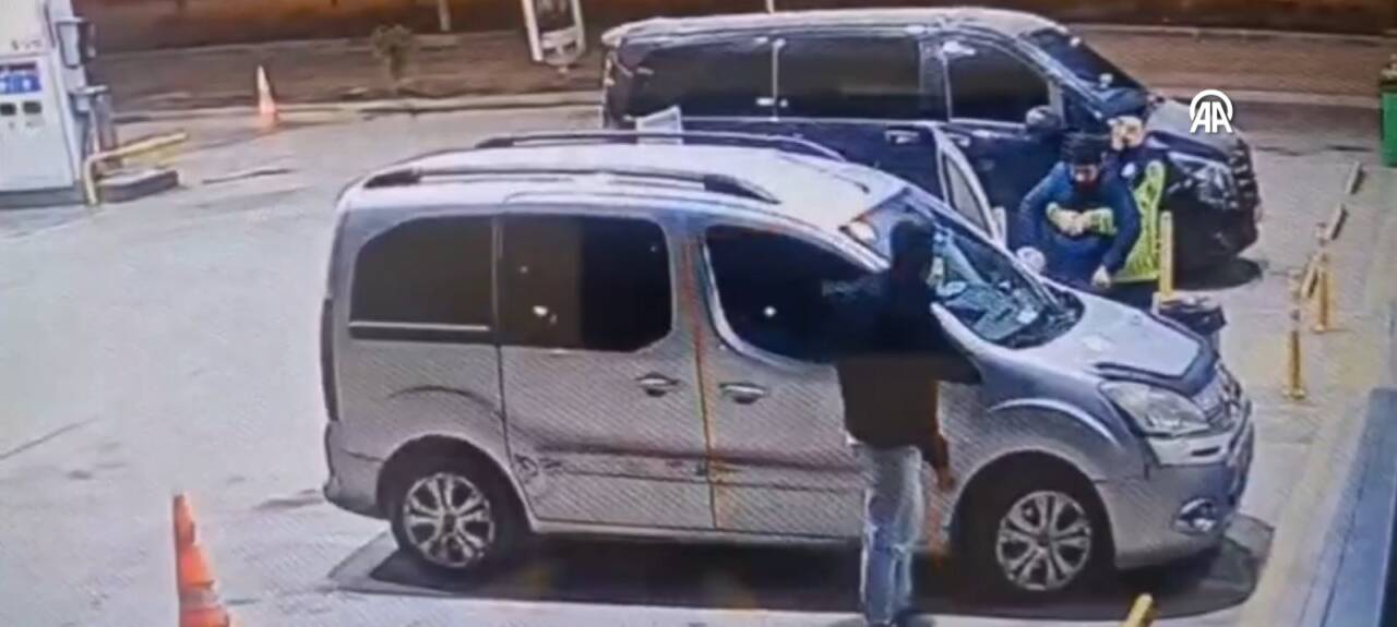Nevşehir'de boğazına yiyecek kaçan sürücü, aracını durdurarak yardım istediği jandarma