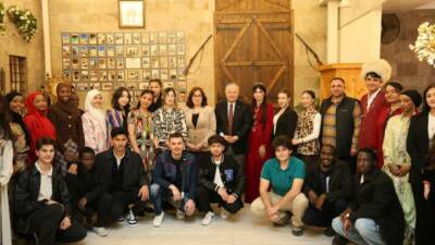 Aksaray Valisi Murat Duru ve eşi, Aksaray Üniversitesi’nde eğitim gören