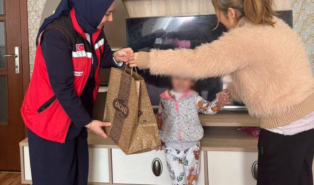 Aksaray’da evde bakım hizmetinden yararlanan vatandaşlara Ramazan ziyaretleri gerçekleştirildi. Ziyaretlerde