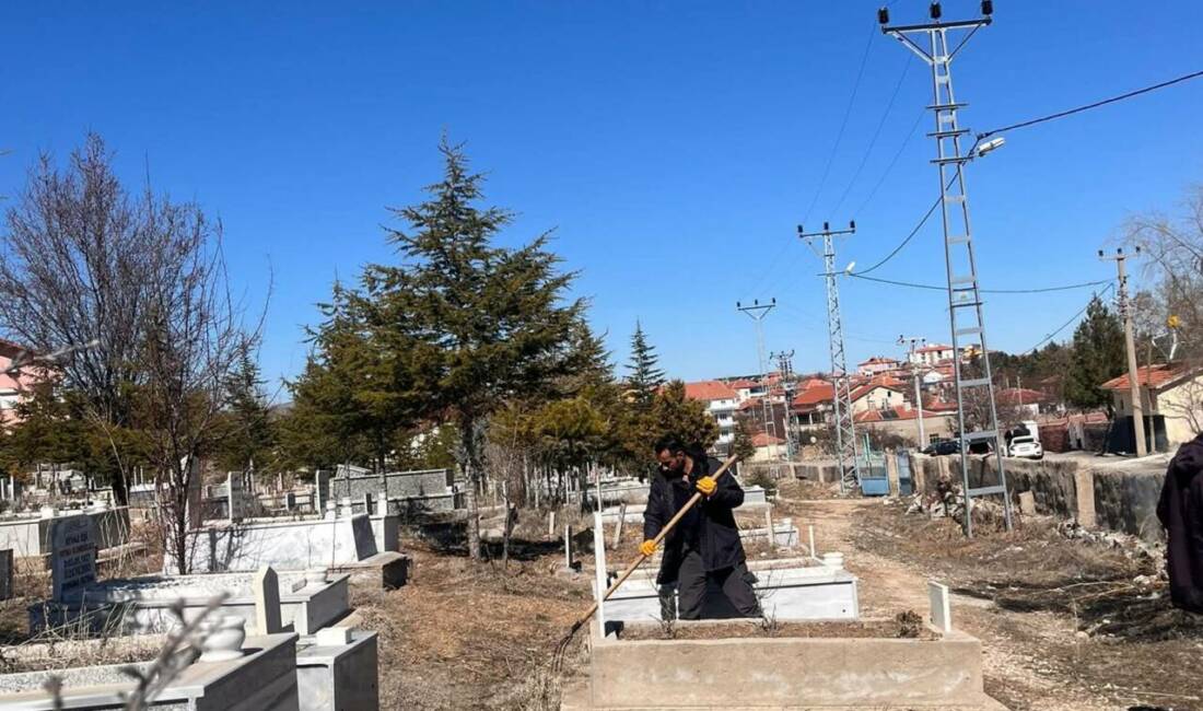 Ortaköy Belediyesi, bayram öncesinde ilçe genelindeki mezarlıklarda kapsamlı temizlik çalışması