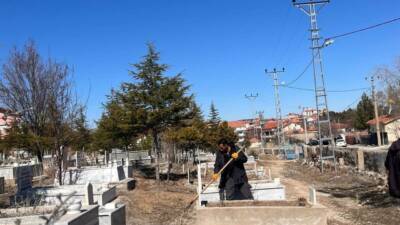 Ortaköy Belediyesi, bayram öncesinde ilçe genelindeki mezarlıklarda kapsamlı temizlik çalışması