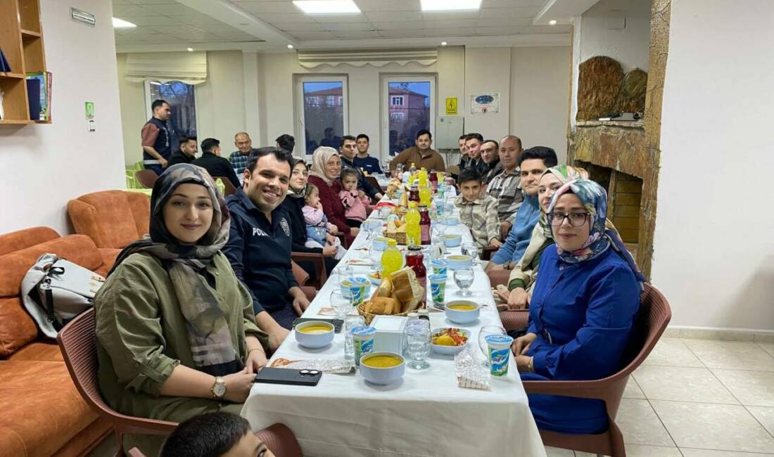 Ağaçören’de düzenlenen iftar programında Kaymakam Metin Korkmaz, emniyet personeliyle bir