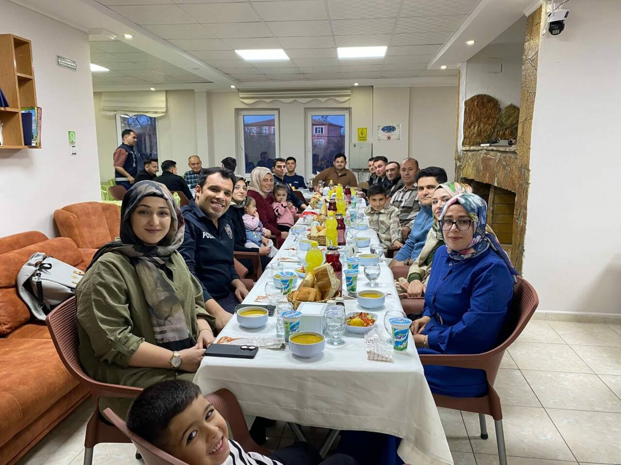 Ağaçören’de düzenlenen iftar programında Kaymakam Metin Korkmaz, emniyet personeliyle bir