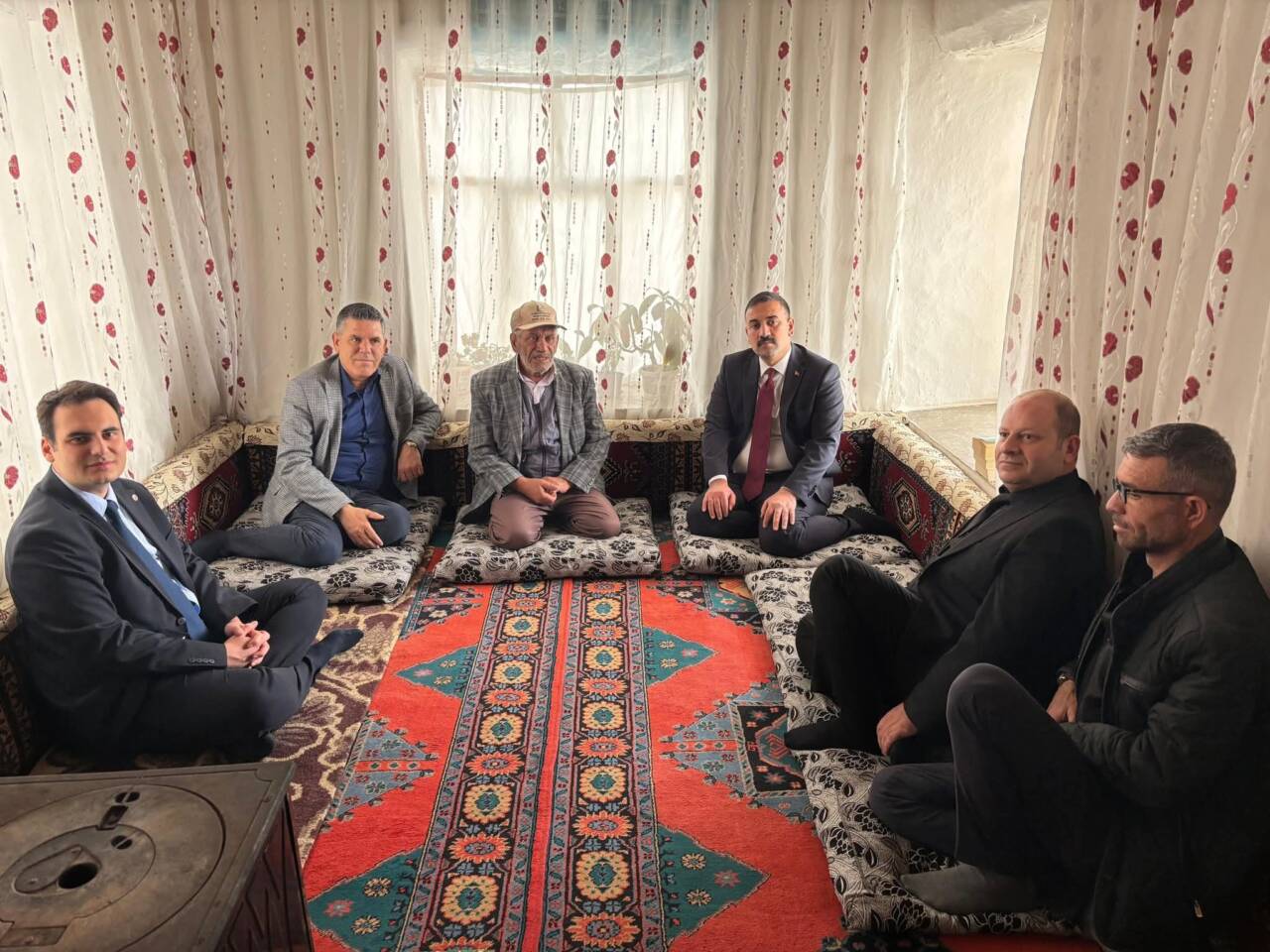 Sultanhanı’nda kamu yöneticileri, vatandaşlarla birebir iletişim kurmak amacıyla hane ziyaretleri
