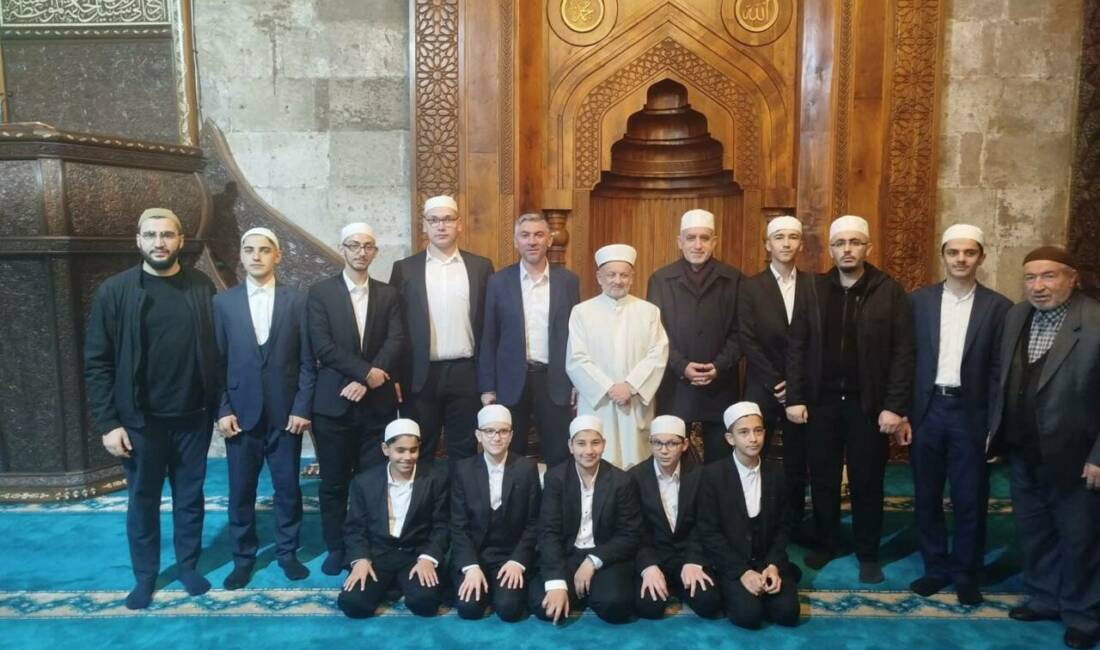 Aksaray’da Ramazan boyunca Ulu Cami’de mukabele okuyan genç hafızlar, İl