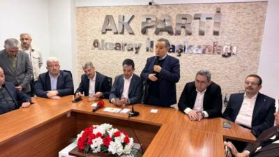 Aksaray AK Parti teşkilatı, parti binasında düzenlenen programda milletvekilleri, il