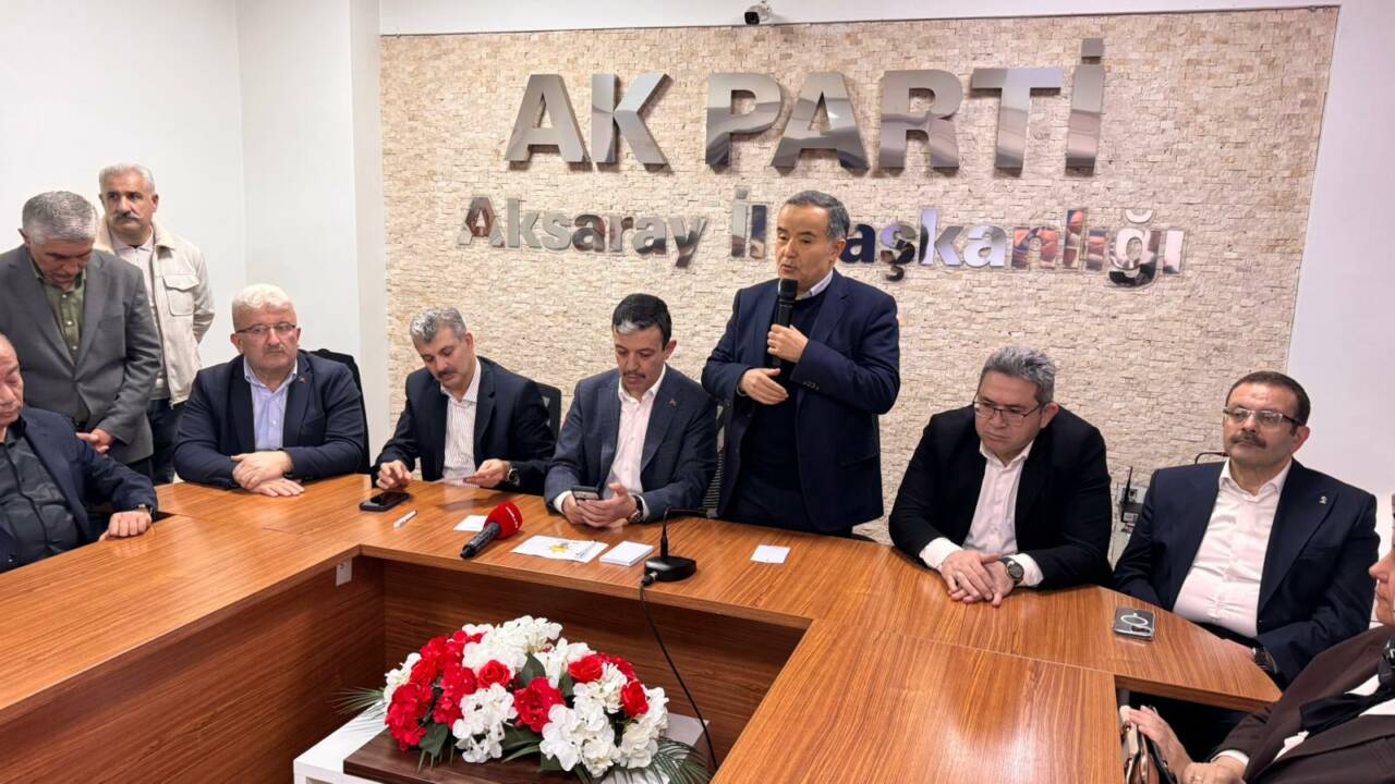 Aksaray AK Parti teşkilatı, parti binasında düzenlenen programda milletvekilleri, il