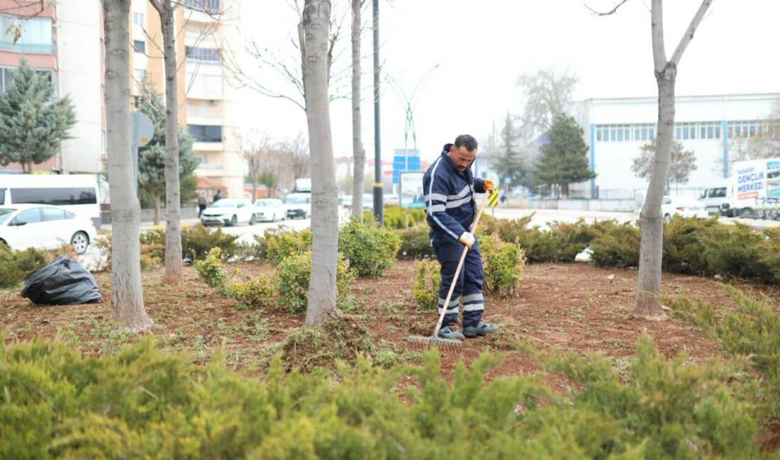 Aksaray Belediyesi, şehir genelinde sürdürdüğü çevre düzenleme çalışmalarına hız kesmeden