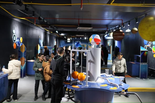 Aksaray Belediyesi, TÜBİTAK destekli Bilim Merkezi Sergi Salonu’nda çocukları bilimle