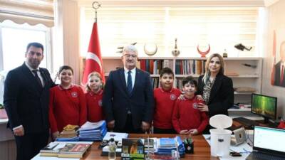 Safa Okulları öğrencileri, öğretmenleri Selda Altındal rehberliğinde geliştirdikleri “Akıllı Çöp
