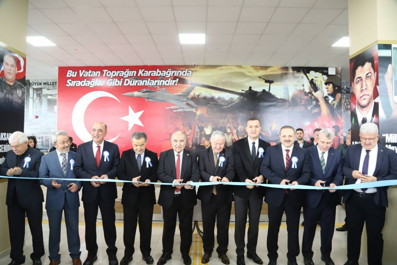 Aksaray Üniversitesinin 20. kuruluş yıl dönümü etkinlikleri düzenlenen açılış programı