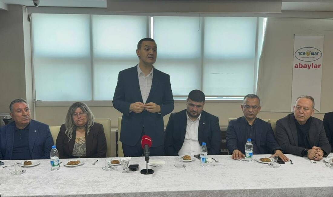 İYİ Parti Aksaray Milletvekili Turan Yaldır, bayramlaşma programında demiryolu ve