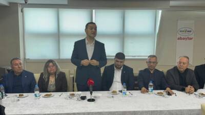 İYİ Parti Aksaray Milletvekili Turan Yaldır, bayramlaşma programında demiryolu ve