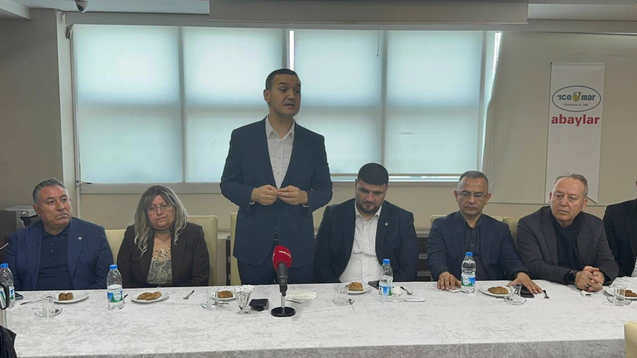 İYİ Parti Aksaray Milletvekili Turan Yaldır, bayramlaşma programında demiryolu ve