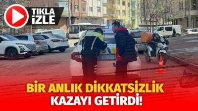 Aksaray motosiklet ile otomobilin çarpıştığı trafik kazasında maddi hasar meydana