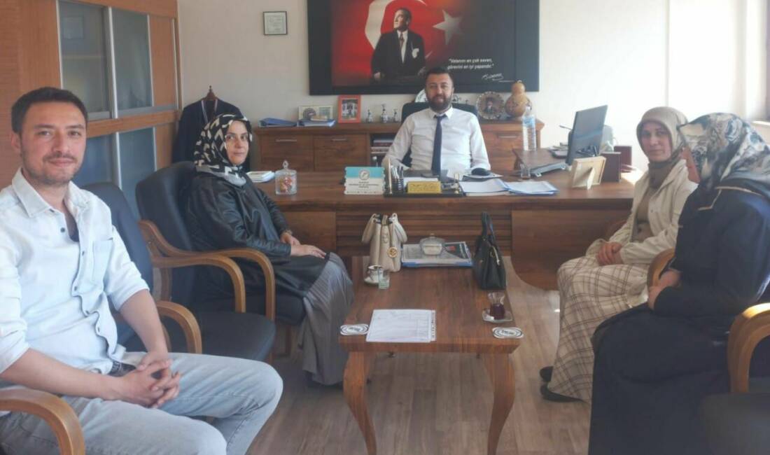 AK Parti Aksaray Kadın Kolları Başkanı Sultan Billur öncülüğündeki heyet,
