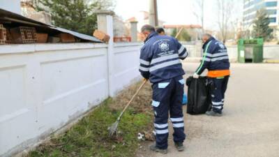 Aksaray Belediyesi, şehrin dört bir yanında yürüttüğü temizlik çalışmaları kapsamında