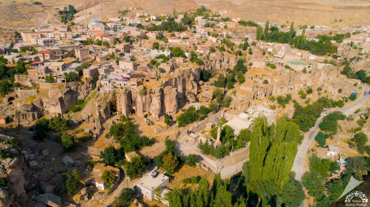 Aksaray’ın doğal ve tarihî güzelliklerinden biri olan Manastır Vadisi Örenyeri,