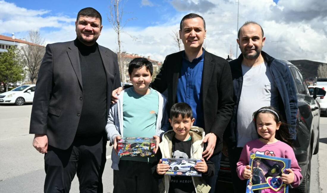 Aksaray’da pazar yerinde yoğun katılımla bir ziyaret programı gerçekleştirildi. İYİ
