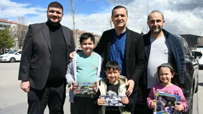 Aksaray’da pazar yerinde yoğun katılımla bir ziyaret programı gerçekleştirildi. İYİ