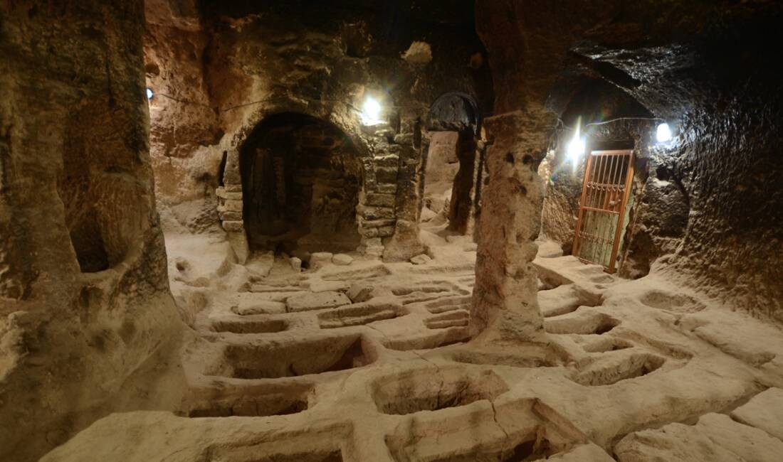 Aksaray’ın Saratlı beldesinde bulunan Kırkgöz Yeraltı Şehri, çok katlı yapısı