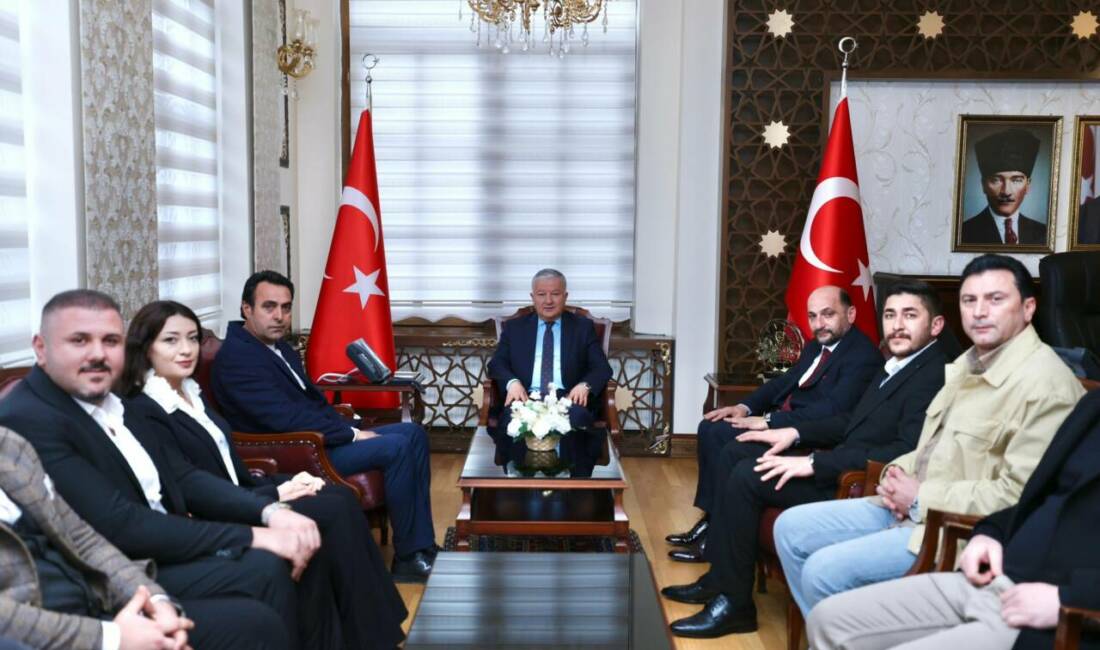 Aksaray Müteahhitler ve İş İnsanları Birliği Başkanı Abdullah Çavdar, beraberindeki