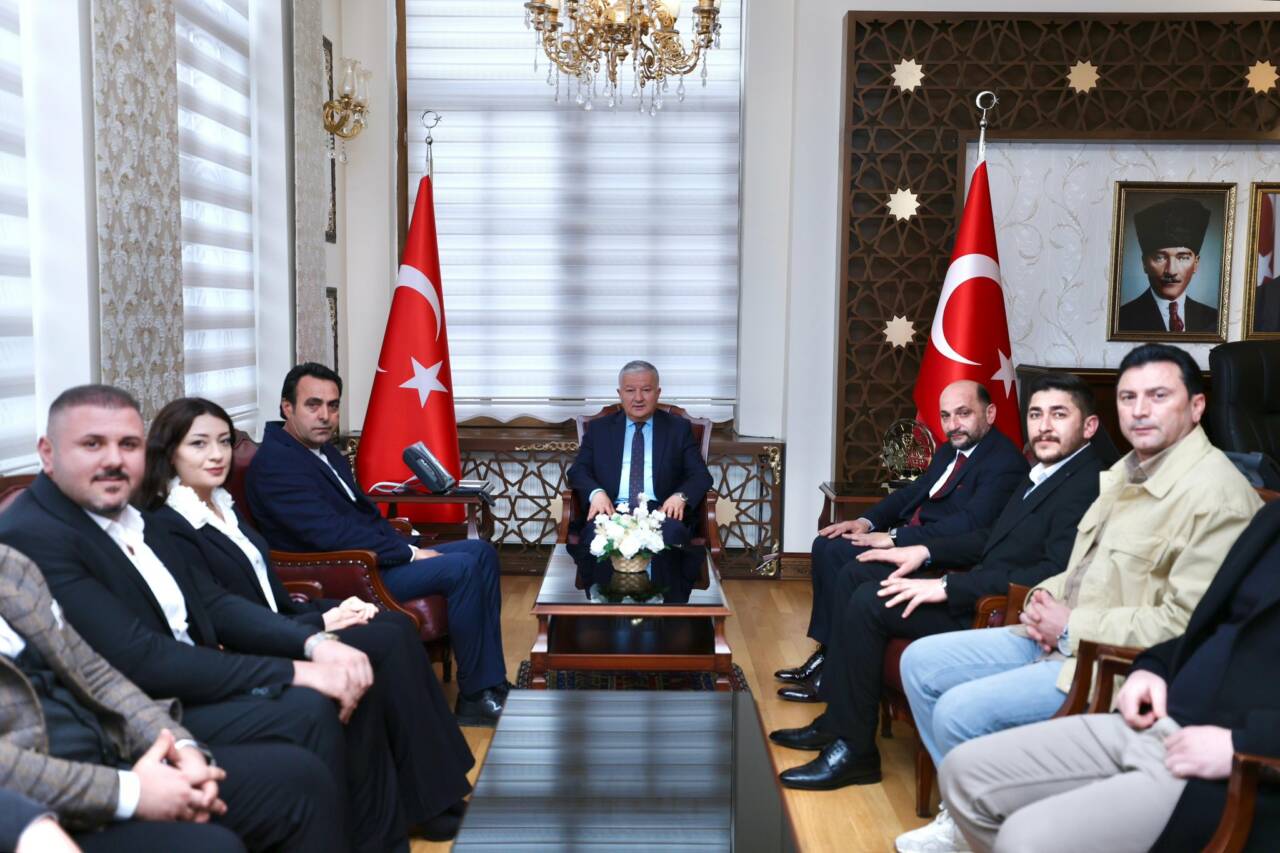 Aksaray Müteahhitler ve İş İnsanları Birliği Başkanı Abdullah Çavdar, beraberindeki