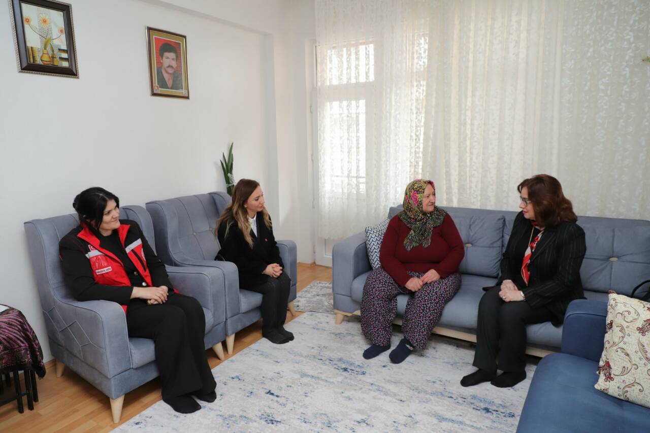 Vali Murat Duru’nun eşi Elif Duru, 18 Mart kapsamında şehit