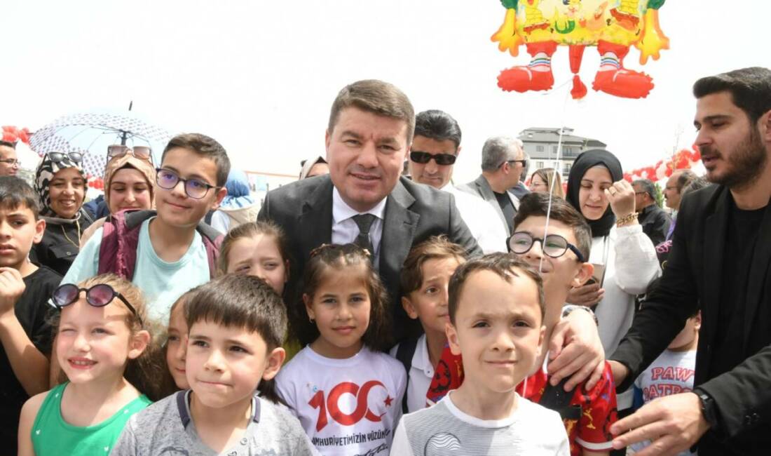 Başkan Dinçer, “Çocuklarımızın huzurlu geleceği için çalışmaya devam edeceğiz” Belediye Başkanı Dr. Evren Dinçer, 23 Nisan Ulusal Egemenlik ve