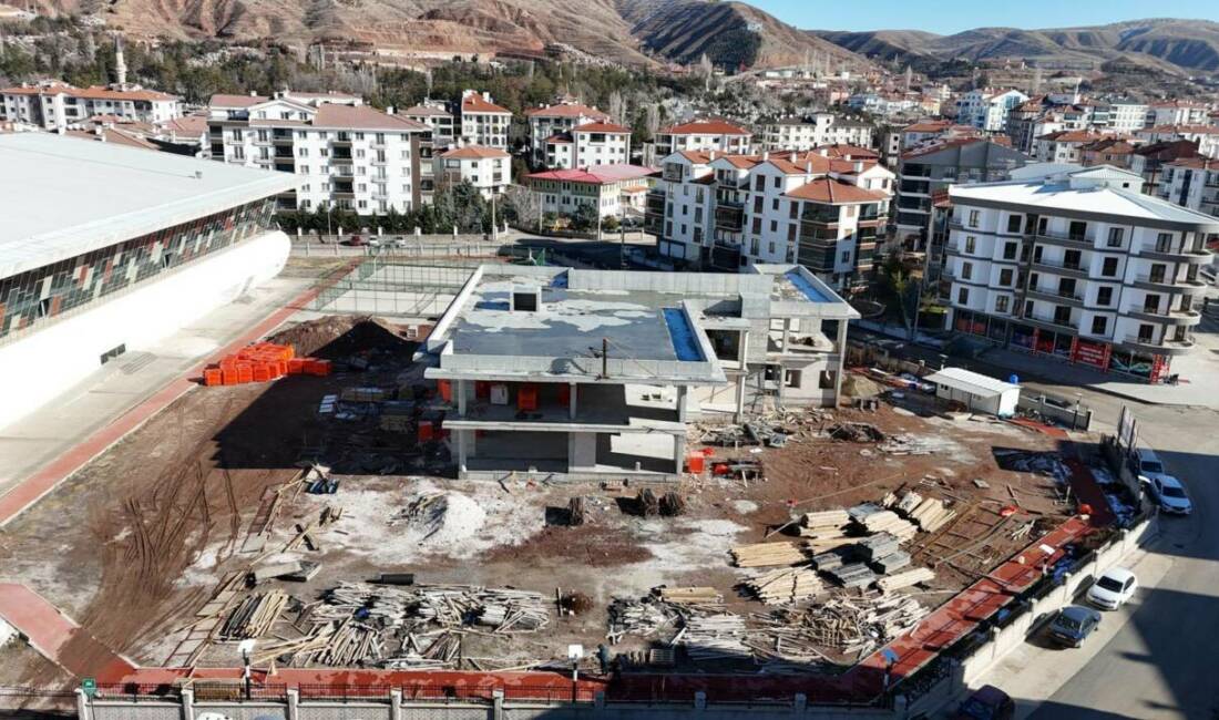 Aksaray Belediyesi tarafından Coğlaki Mahallesi’nde yapımı sürdürülen Gençlik Merkezi Projesi’nde