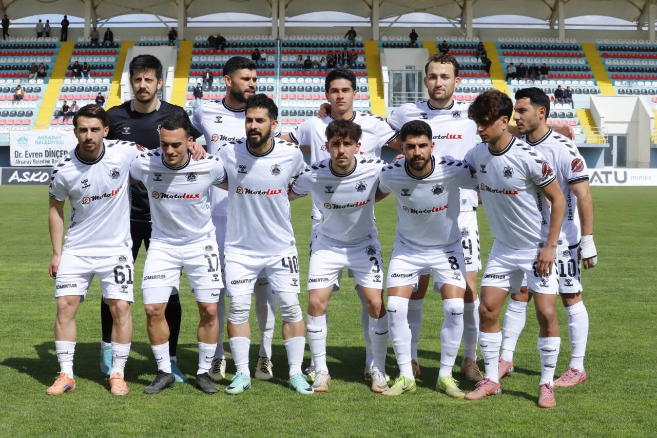 Aksarayspor, Ankara Demirspor karşısında 2-0 öne geçtiği maçta son dakikada