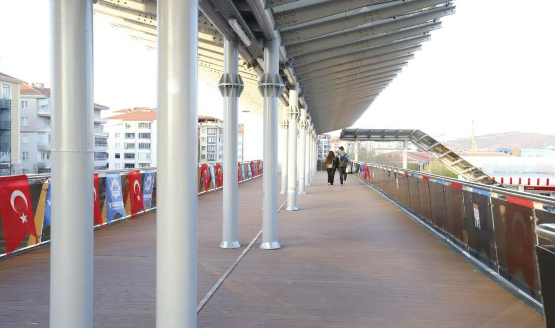 Aksaray Belediyesi tarafından yapımı tamamlanan Gazzeli Şehitler Yaya Üst Geçidi,