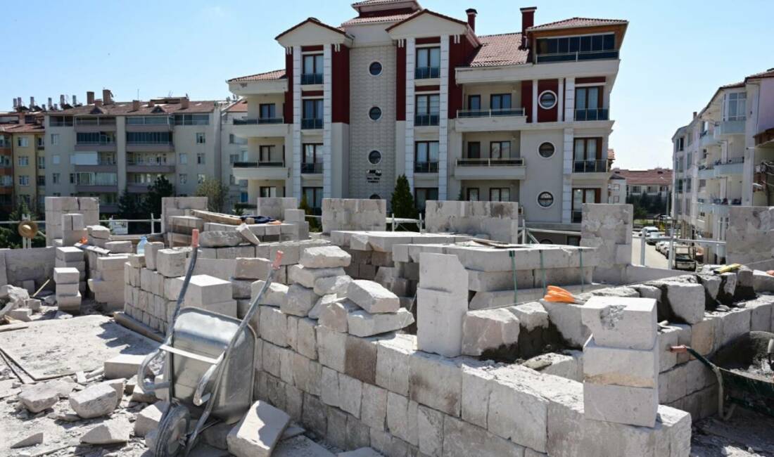 Aksaray Belediyesi, Çerdiğin Mahallesi’nde bulunan tarihi konağı ayağa kaldırmak için
