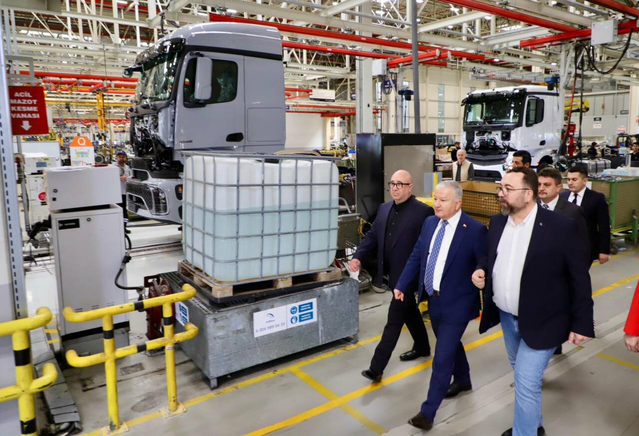 Alman otomotiv devi Mercedes-Benz Group, küresel üretim stratejisinde önemli bir