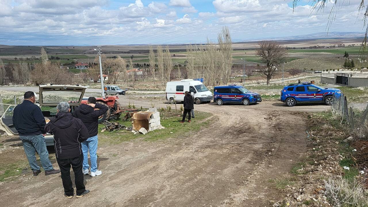 Konya'nın Kulu ilçesinde bir kişi evinde ölü bulundu.