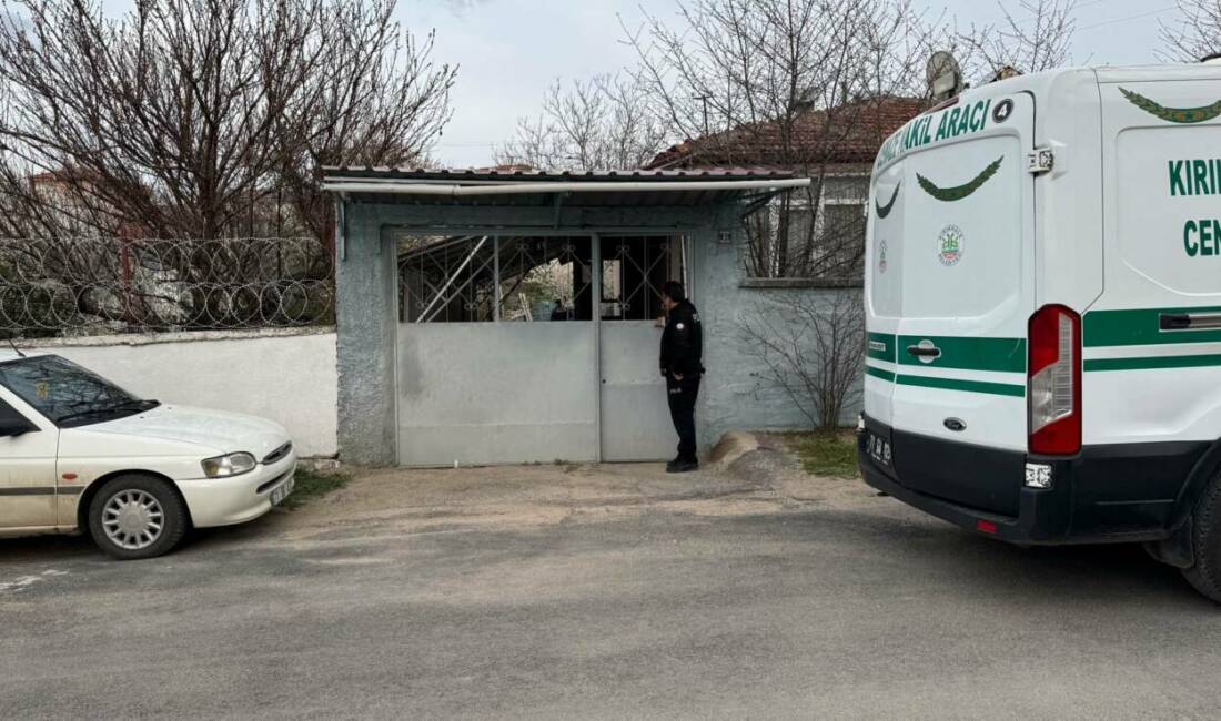 Kırıkkale'de tartıştıkları babalarını bıçak ve nacakla öldüren şüpheli iki kardeş
