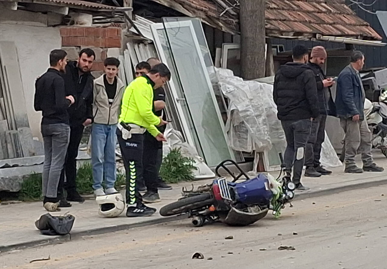 Ankara'nın Beypazarı ilçesinde 3 aracın karıştığı trafik kazasında 3 kişi
