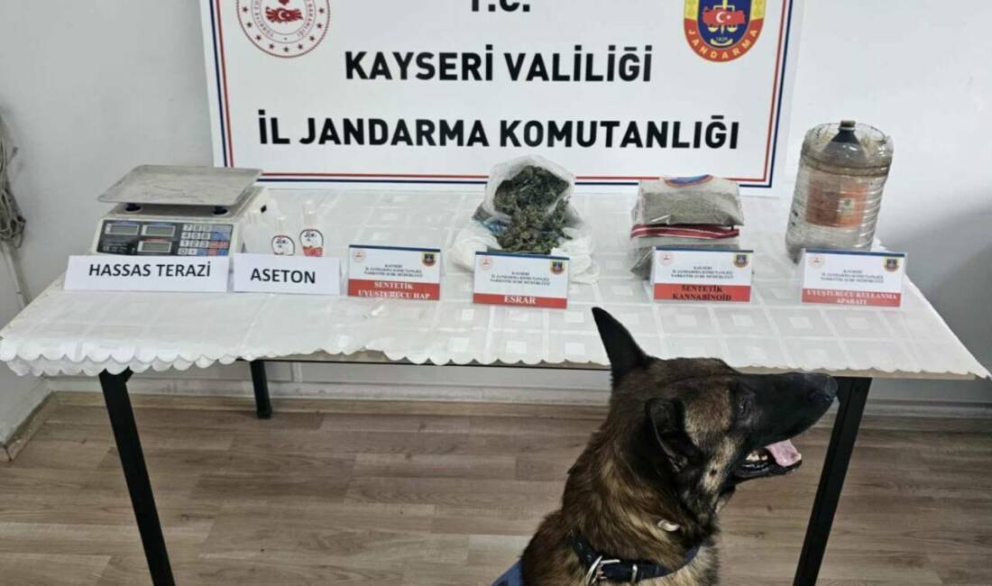 Kayseri'de jandarma ekiplerince düzenlenen uyuşturucu operasyonunda 2 zanlı gözaltına alındı.