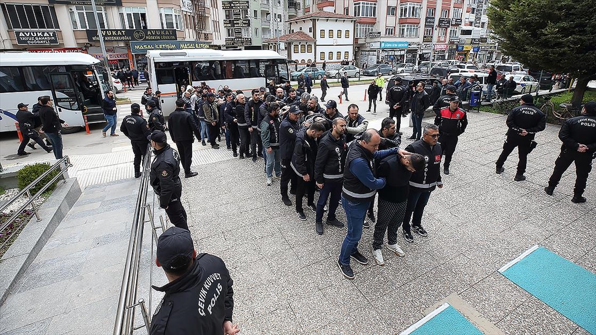 Çorum merkezli 5 ilde "Miami suç örgütü"ne yönelik düzenlenen operasyonda